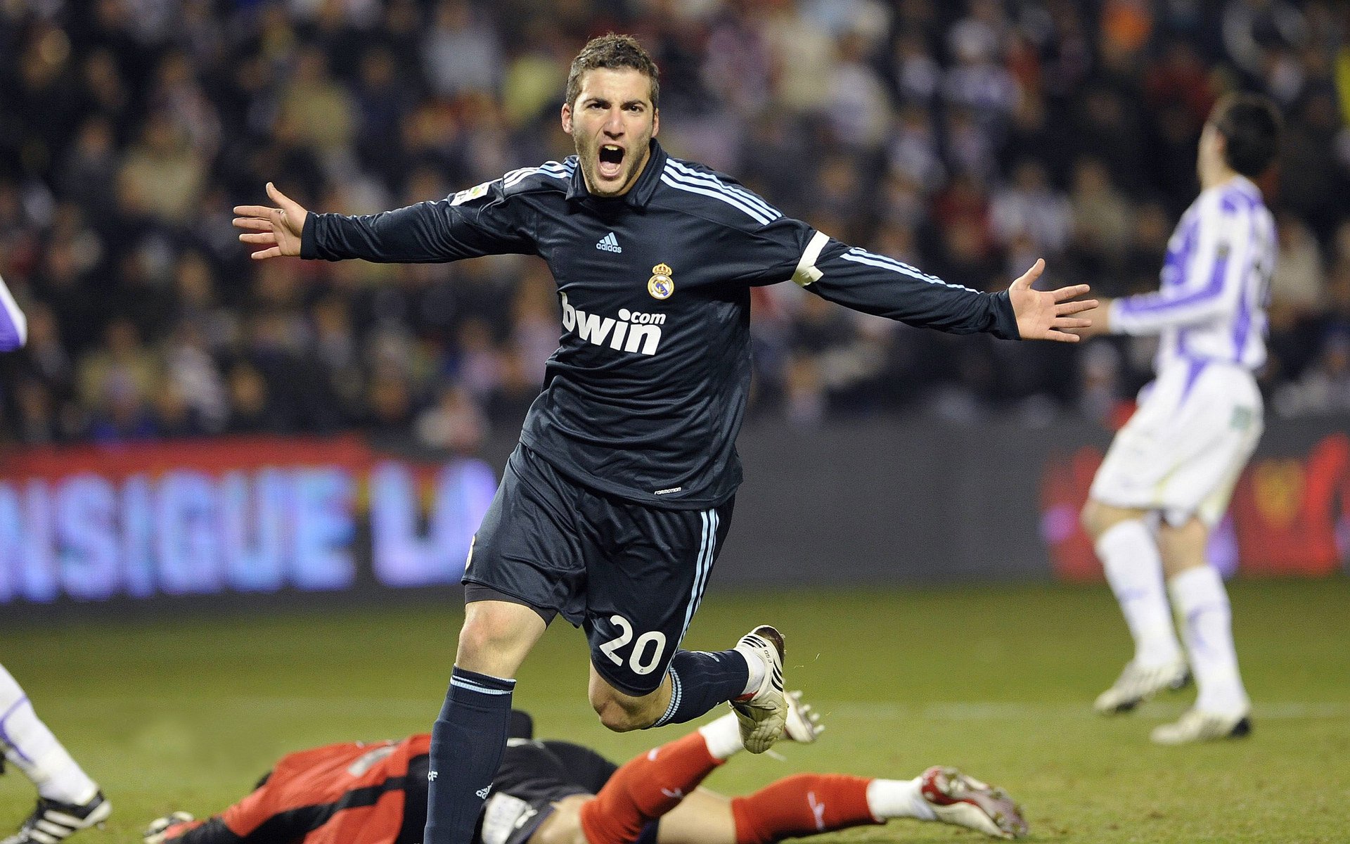 开云平台-德甲比赛中，精彩扑救扭转干坤，竞技水平不断提升